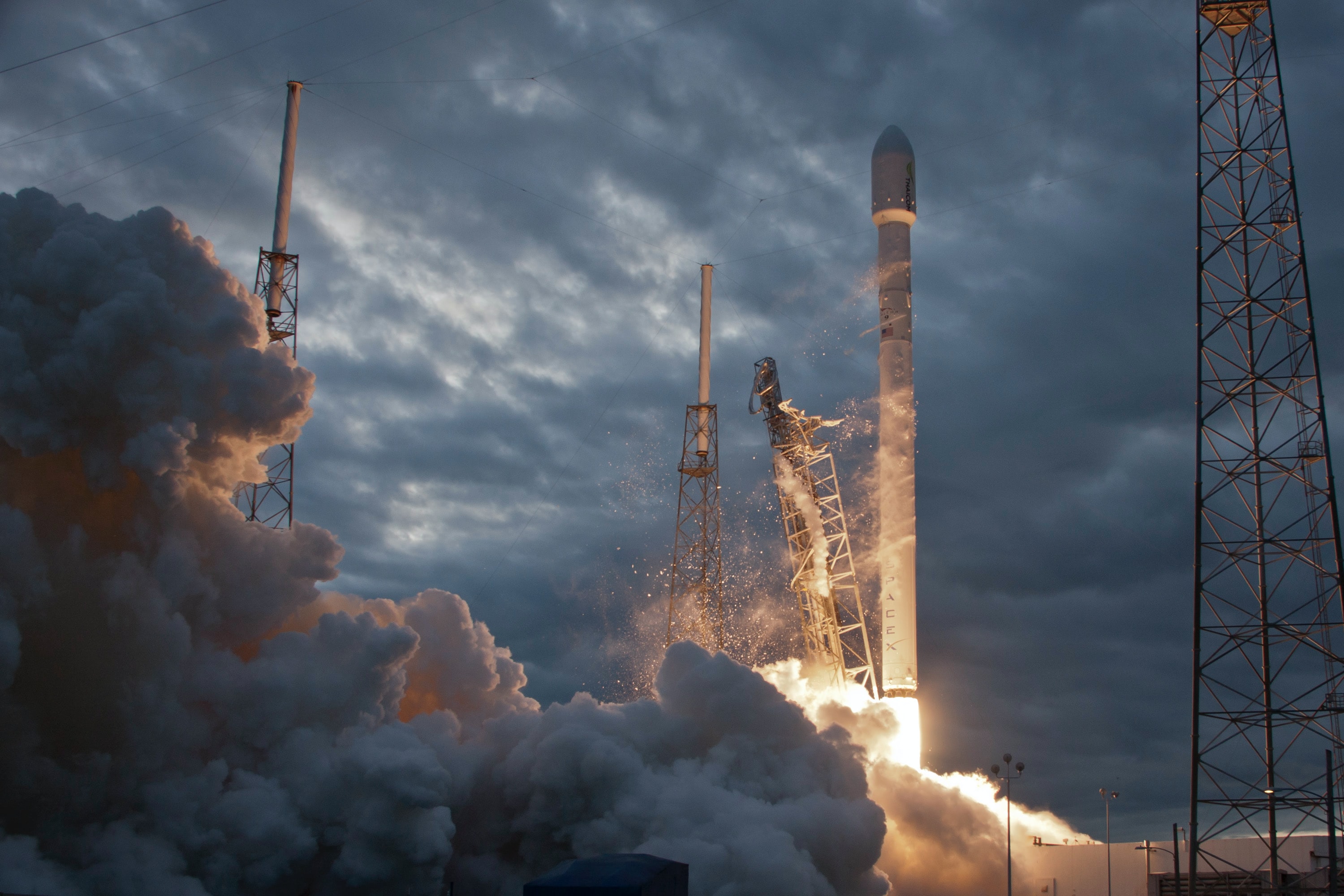 SpaceX rocket lifting off