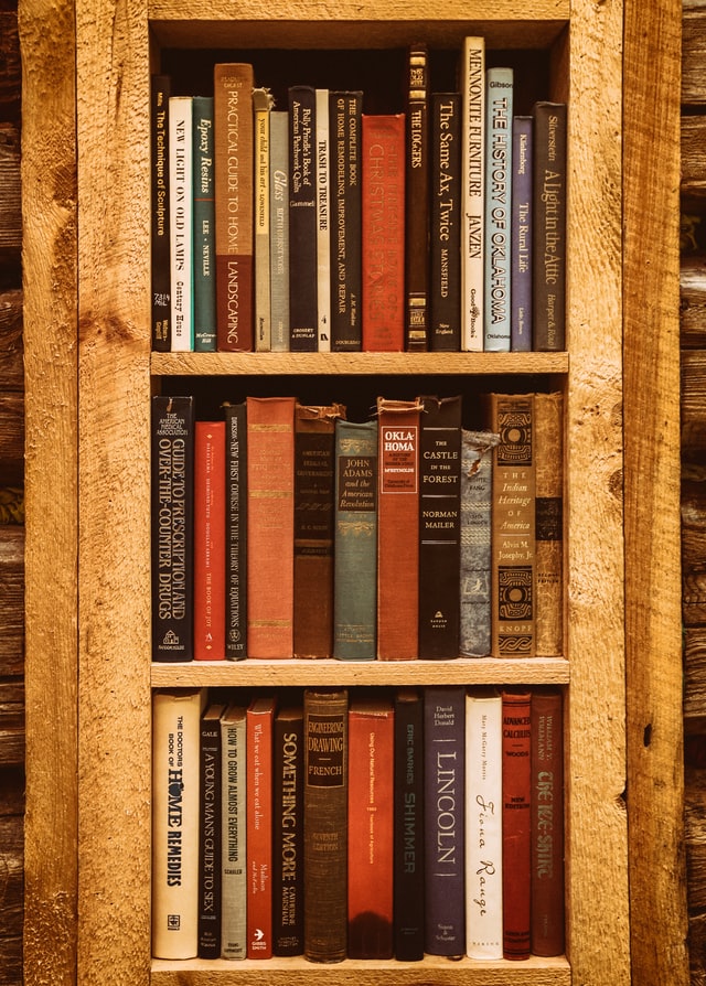 Single column bookcase